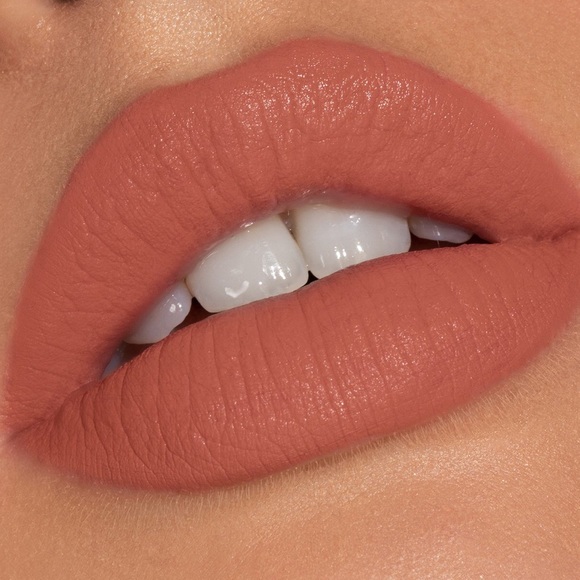 NOVA Kylie Cosmetics Matte Lipstick - Picture 3 of 10